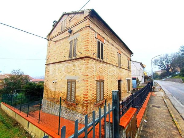 casa indipendente in vendita a Monte San Giusto