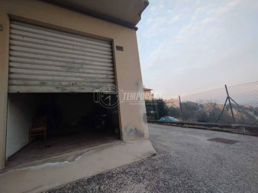 negozio in vendita a Monte San Giusto