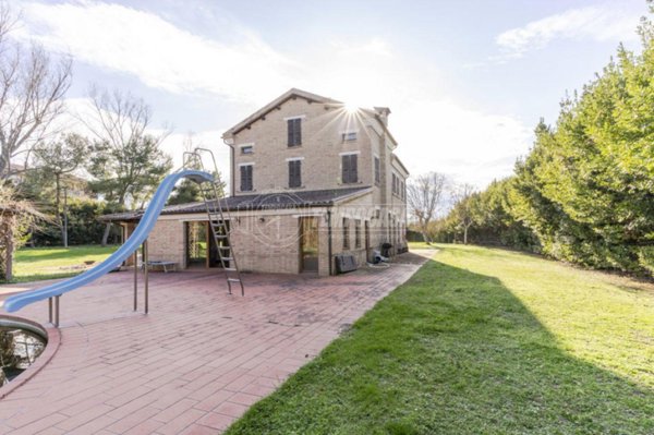 casa indipendente in vendita a Monte San Giusto in zona Villa San Filippo