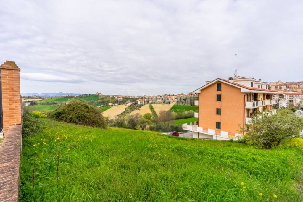 terreno agricolo in vendita a Monte San Giusto