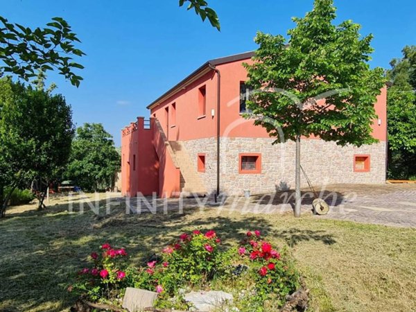 casa indipendente in vendita a Monte San Giusto