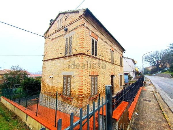 quadrivano in vendita a Monte San Giusto