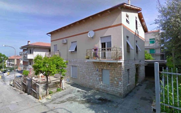 locale di sgombero in vendita a Monte San Giusto
