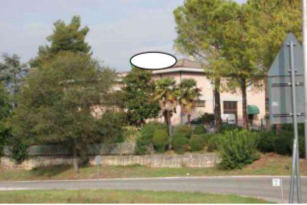 locale commerciale in vendita a Monte San Giusto