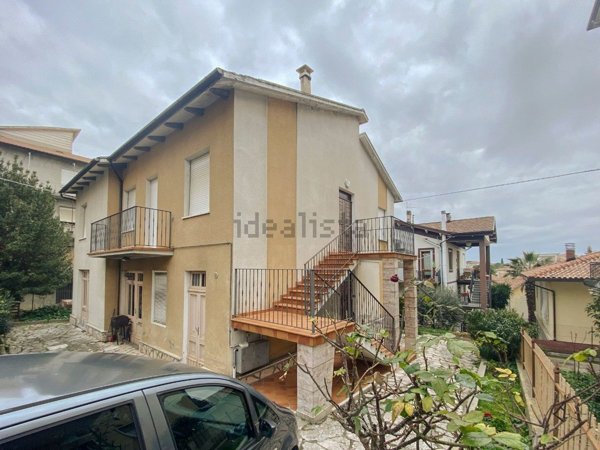 casa indipendente in vendita a Monte San Giusto