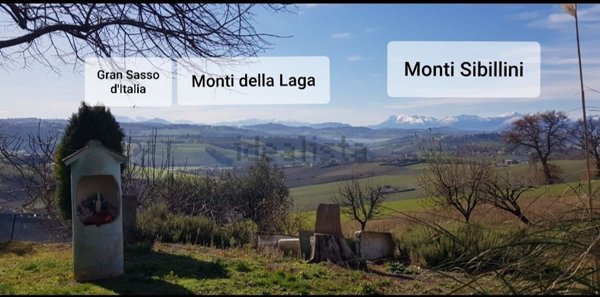 casale in vendita a Monte San Giusto