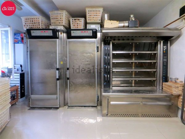 negozio in vendita a Monte San Giusto