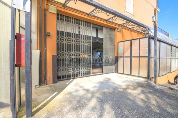 locale commerciale in vendita a Monte San Giusto