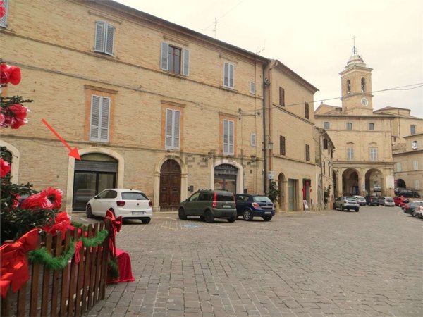 locale commerciale in vendita a Monte San Giusto