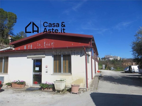 locale di sgombero in vendita a Monte San Giusto