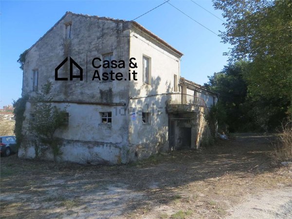 casale in vendita a Monte San Giusto