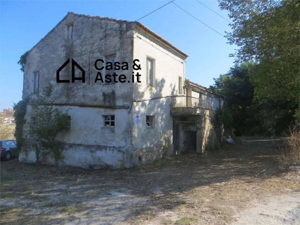 casale in vendita a Monte San Giusto
