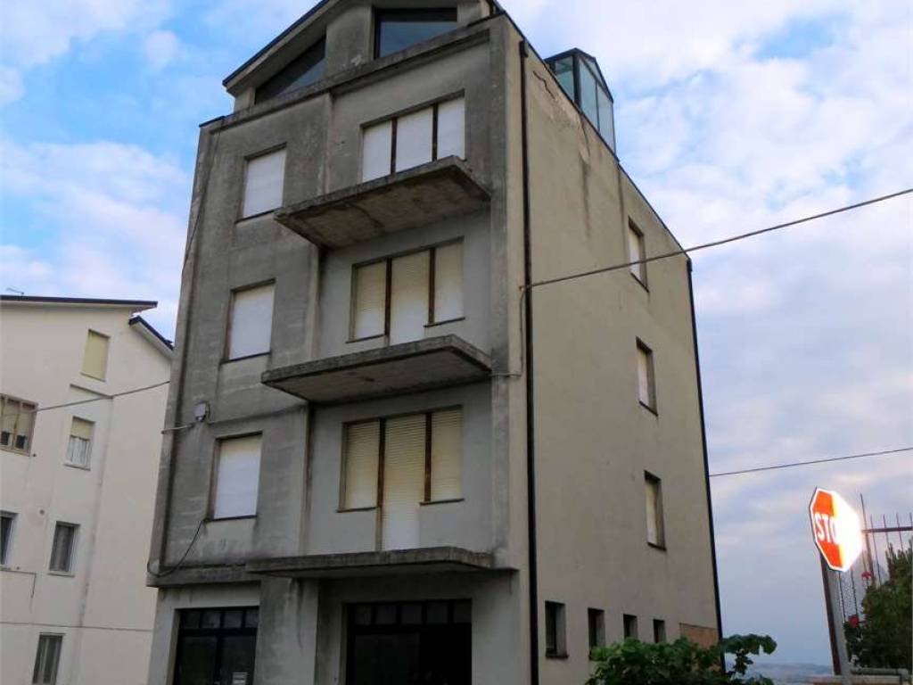 intera palazzina in vendita a Monte San Giusto