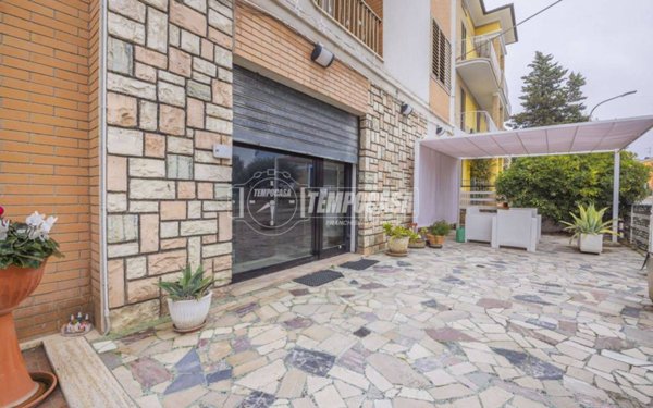 negozio in vendita a Monte San Giusto