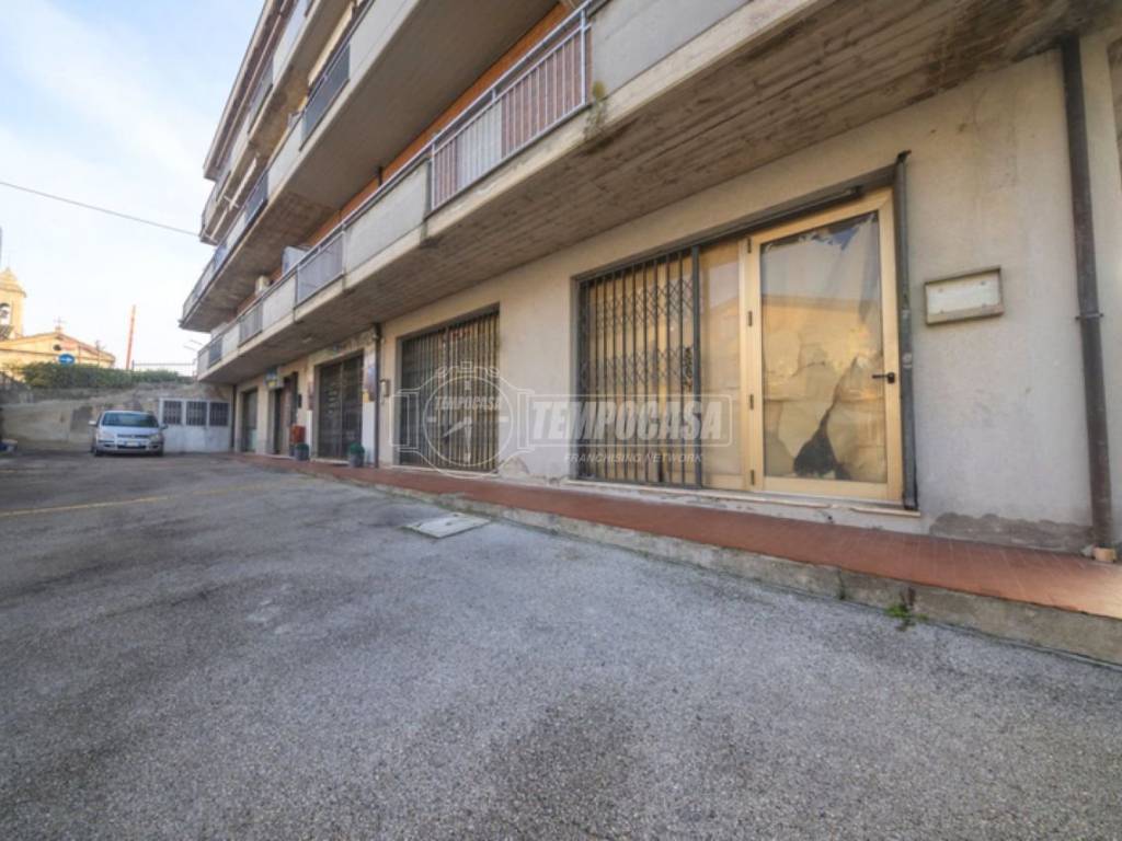 negozio in vendita a Monte San Giusto