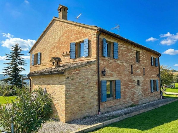 casale in vendita a Monte San Giusto