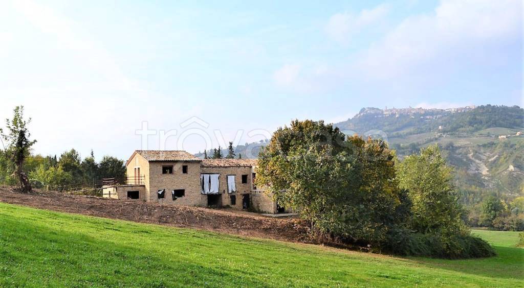 casa indipendente in vendita a Monte San Martino