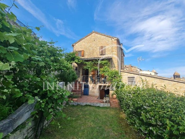casa indipendente in vendita a Monte San Martino