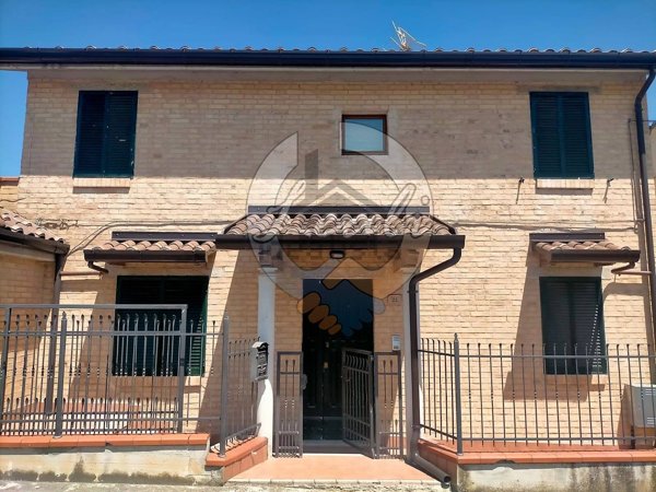 casa indipendente in vendita a Monte San Martino
