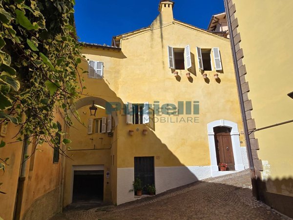 casa indipendente in vendita a Monte San Martino