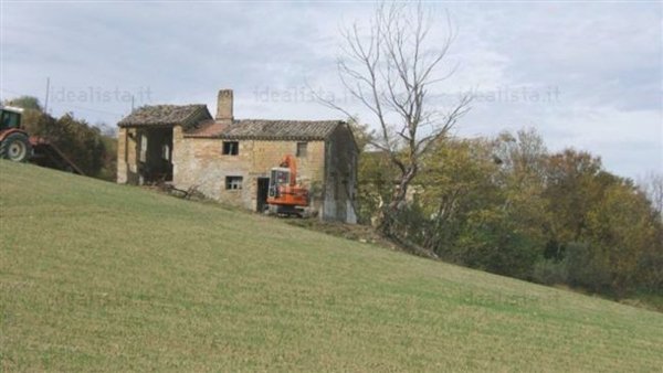 casa indipendente in vendita a Monte San Martino