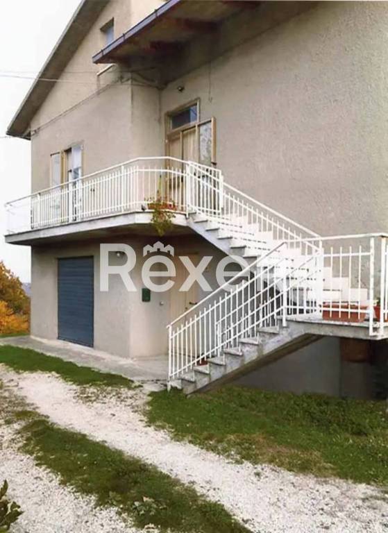 casa indipendente in vendita a Monte San Martino