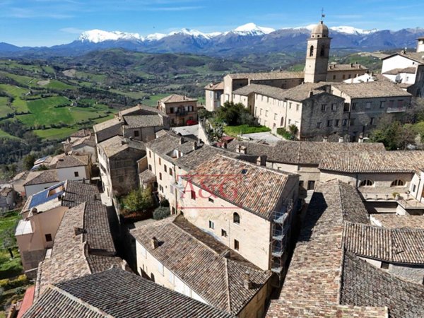 casa indipendente in vendita a Monte San Martino