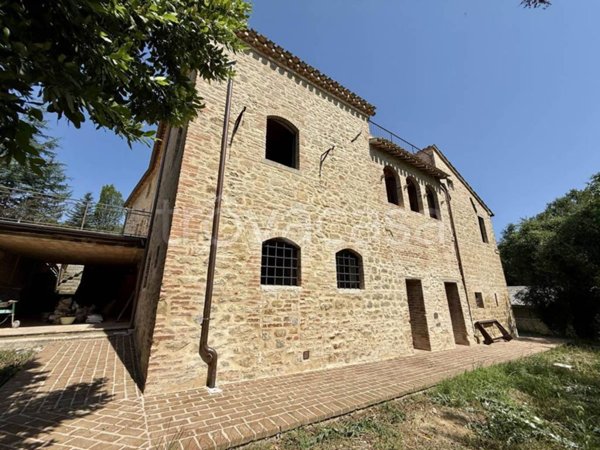 casa indipendente in vendita a Monte San Martino