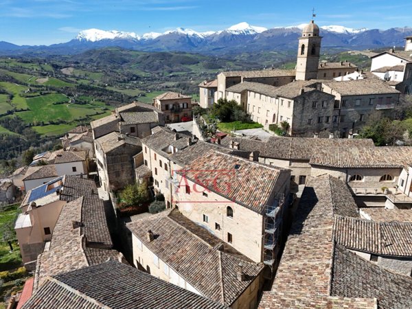 casa indipendente in vendita a Monte San Martino