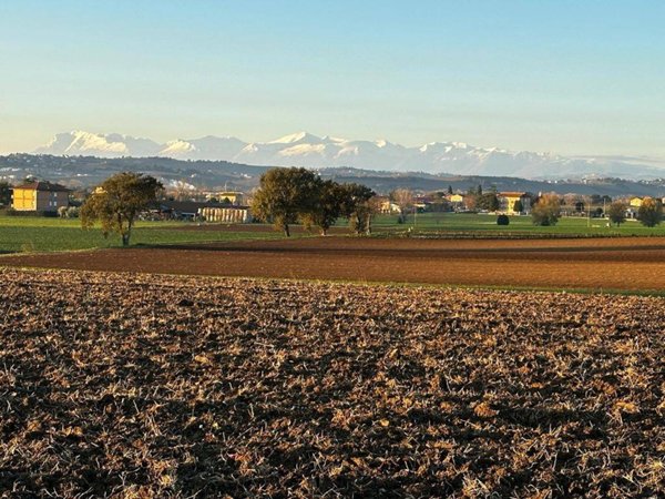 casa indipendente in vendita a Morrovalle in zona Cunicchio