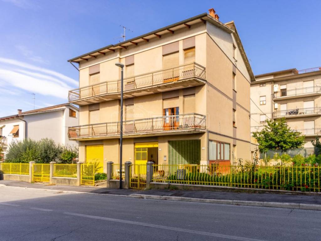 casa indipendente in vendita a Morrovalle in zona Stazione