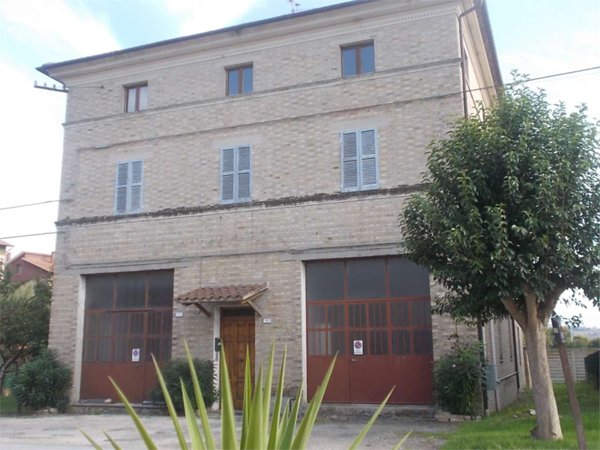 casa indipendente in vendita a Morrovalle in zona Trodica