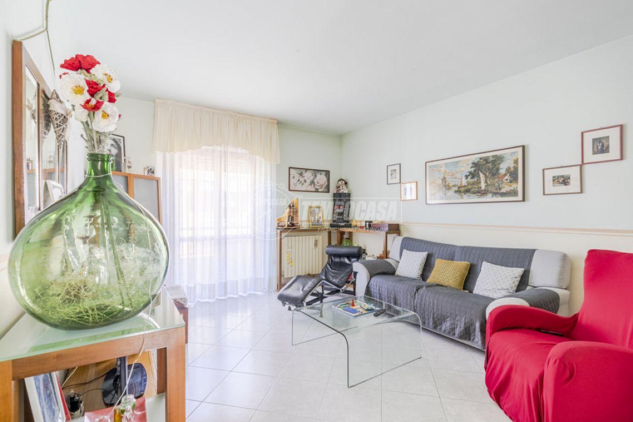 appartamento in vendita a Morrovalle in zona Trodica