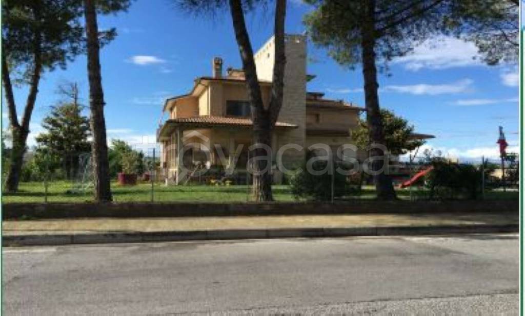 locale commerciale in vendita a Morrovalle in zona Trodica