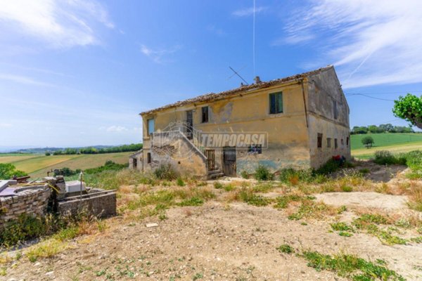 casa indipendente in vendita a Morrovalle in zona Trodica
