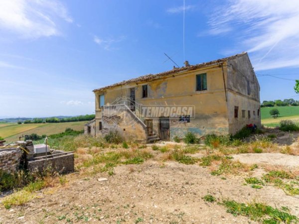 casa indipendente in vendita a Morrovalle in zona Trodica