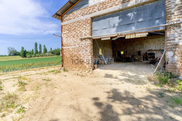 appartamento in vendita a Morrovalle in zona Trodica