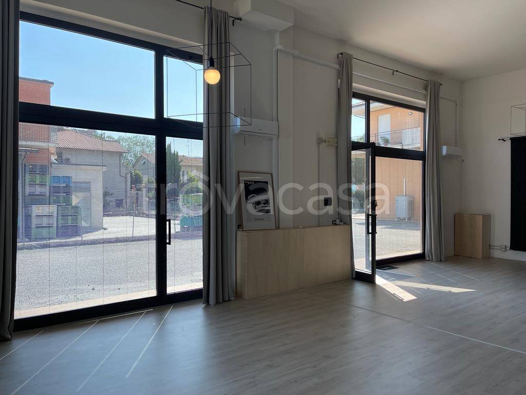 locale commerciale in vendita a Morrovalle in zona Trodica