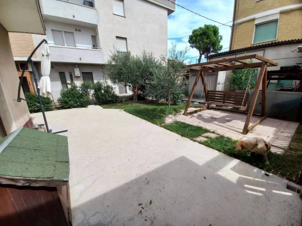 appartamento in vendita a Morrovalle in zona Trodica