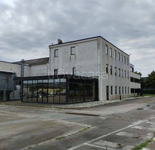 negozio in vendita a Morrovalle in zona Trodica