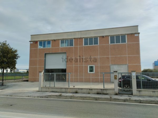 capannone in vendita a Morrovalle in zona Trodica