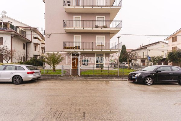 appartamento in vendita a Morrovalle in zona Trodica