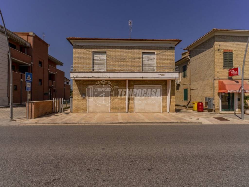 casa indipendente in vendita a Morrovalle in zona Trodica