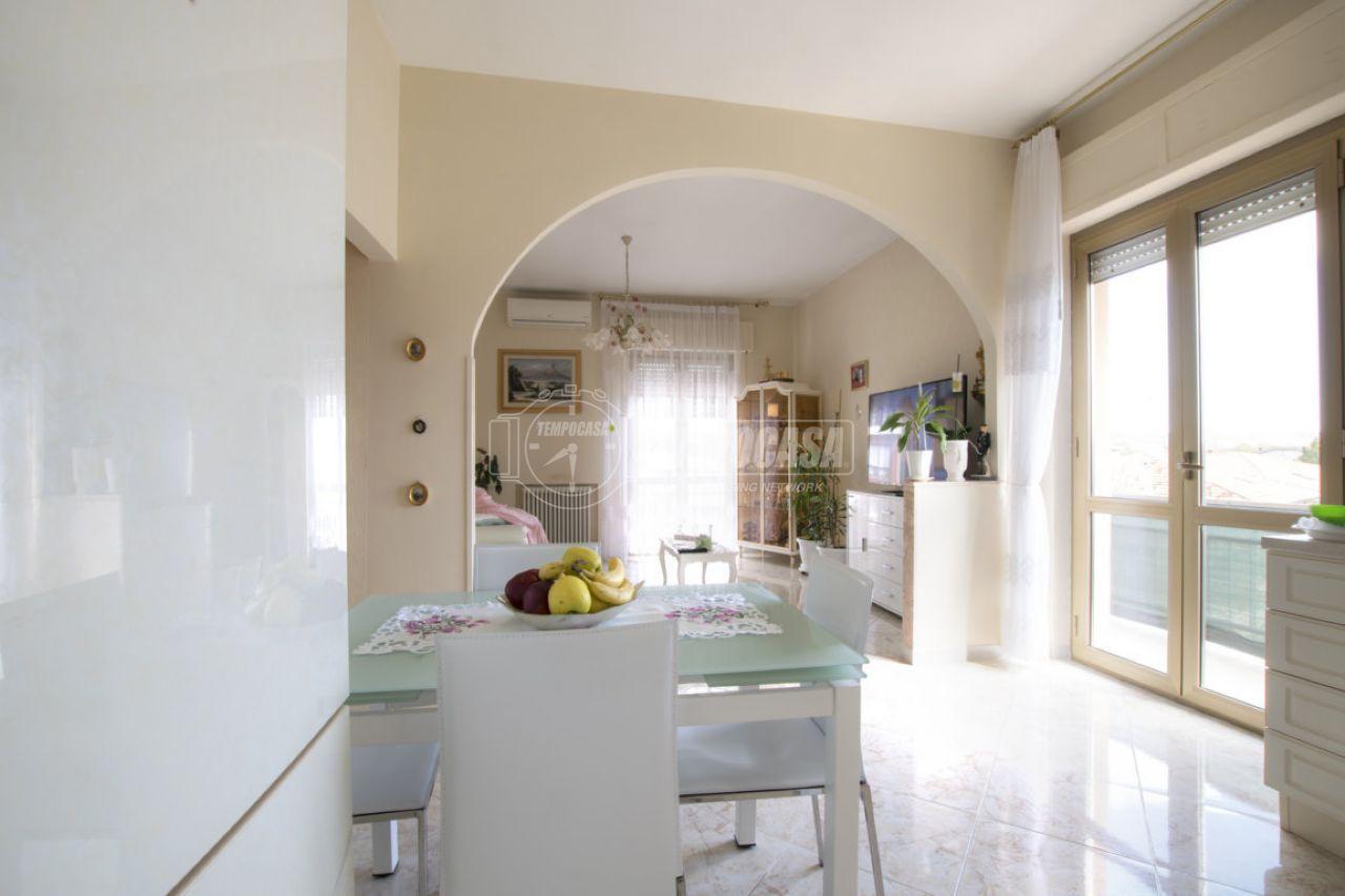 appartamento in vendita a Morrovalle in zona Trodica