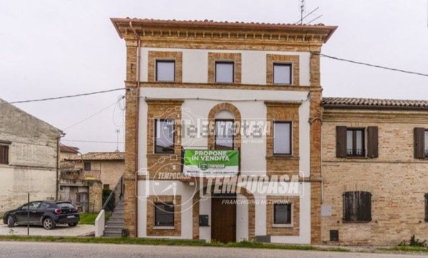 casa indipendente in vendita a Morrovalle in zona Trodica