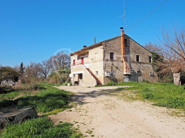 casa indipendente in vendita a Morrovalle in zona Trodica