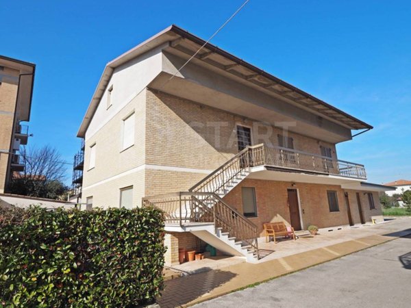 appartamento in vendita a Morrovalle in zona Trodica