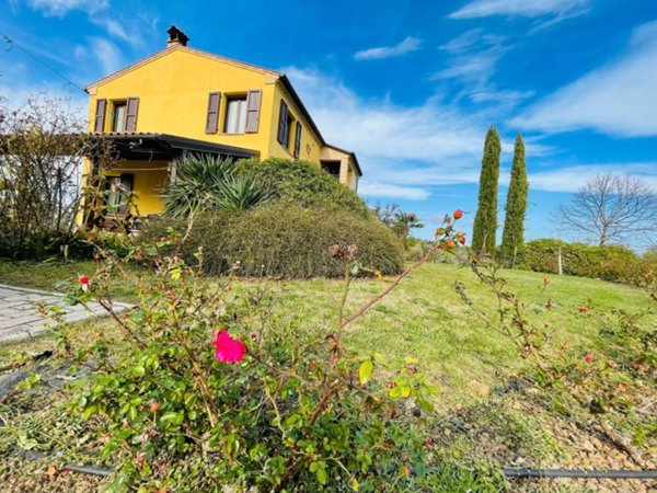 casa indipendente in vendita a Morrovalle