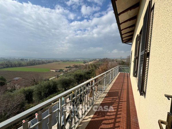 appartamento in vendita a Morrovalle in zona Trodica