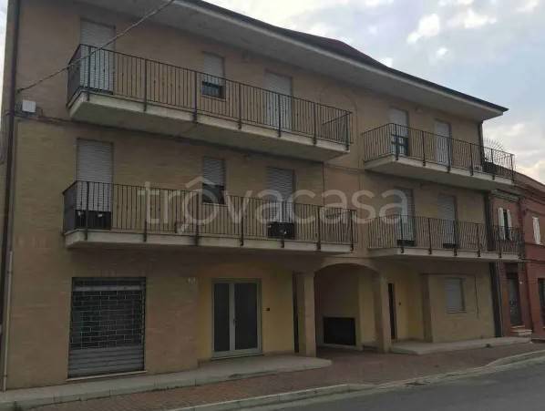 negozio in vendita a Morrovalle in zona Trodica